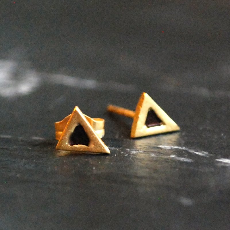 Dark triangle stud earrings