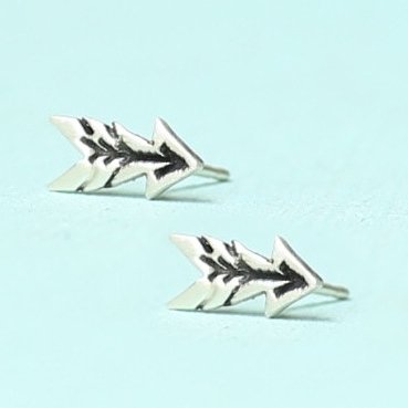 Arrow studs